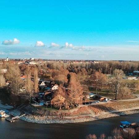 Sobri Halászcsárda és Panzió Baja Exterior foto