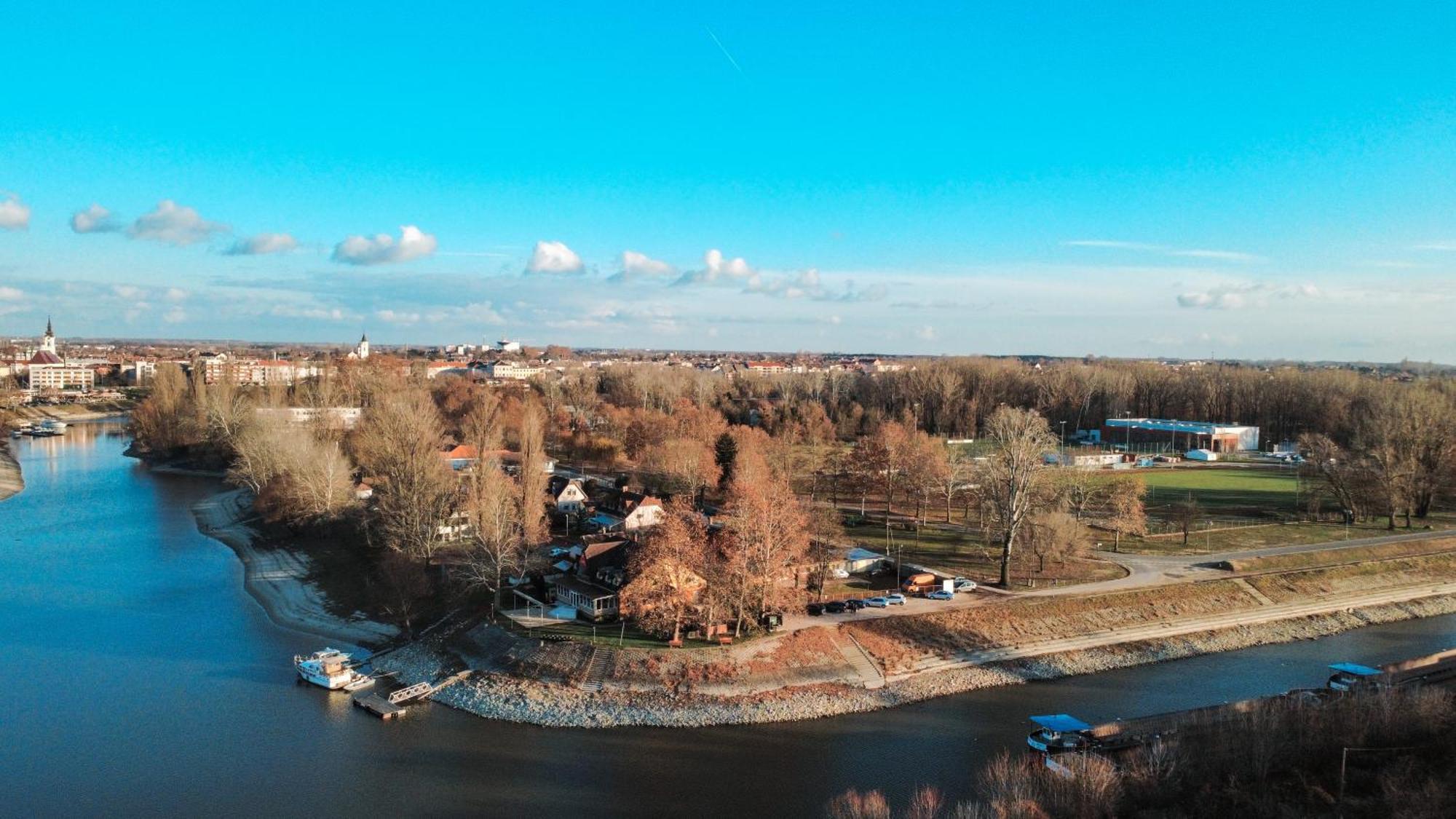 Sobri Halászcsárda és Panzió Baja Exterior foto