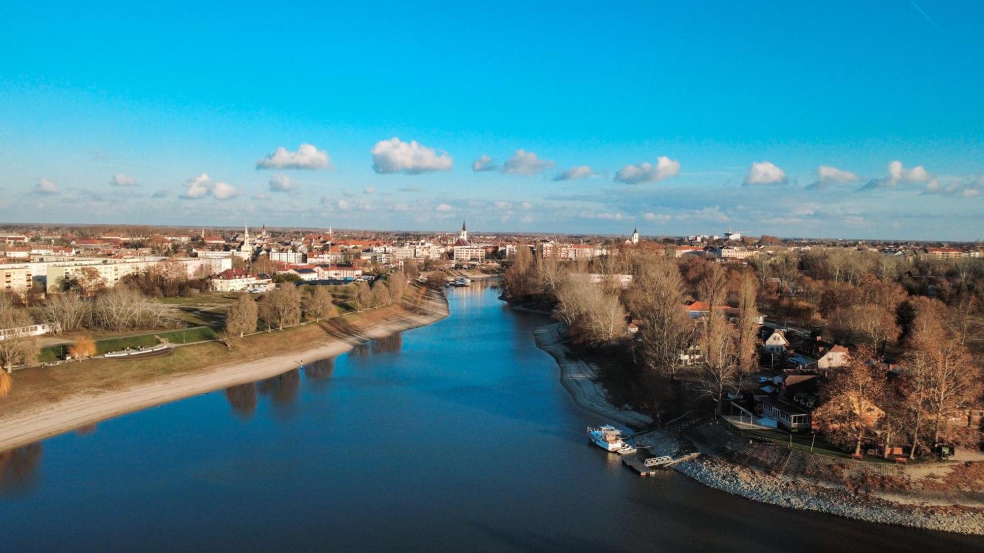 Sobri Halászcsárda és Panzió Baja Exterior foto