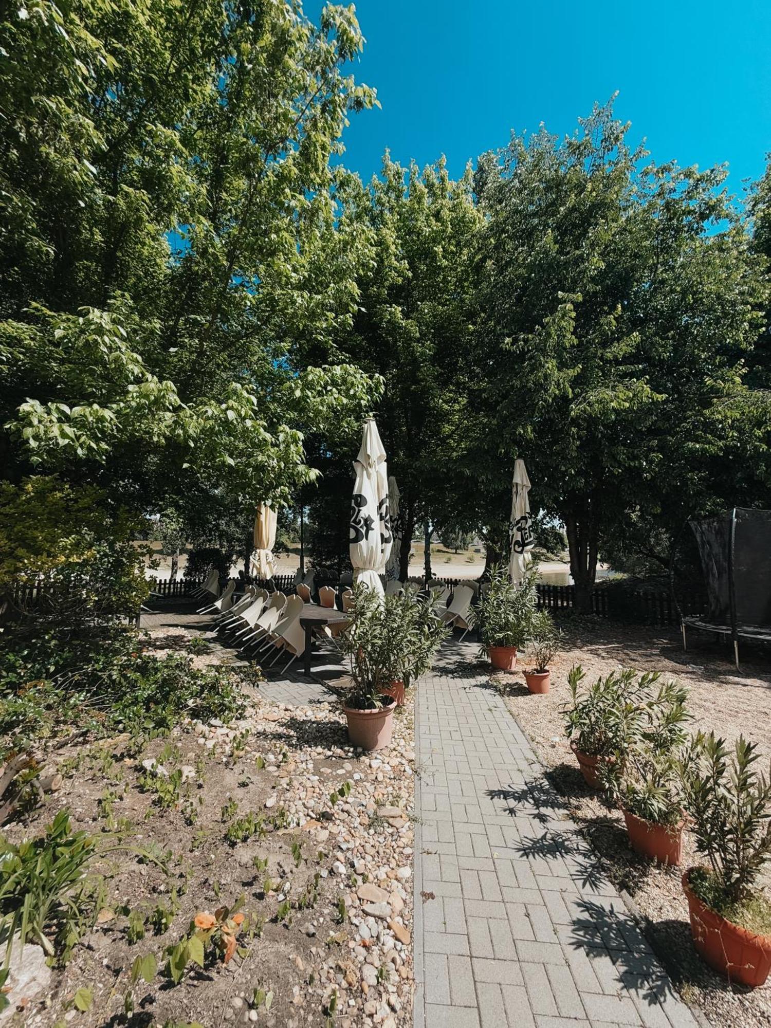 Sobri Halászcsárda és Panzió Baja Exterior foto