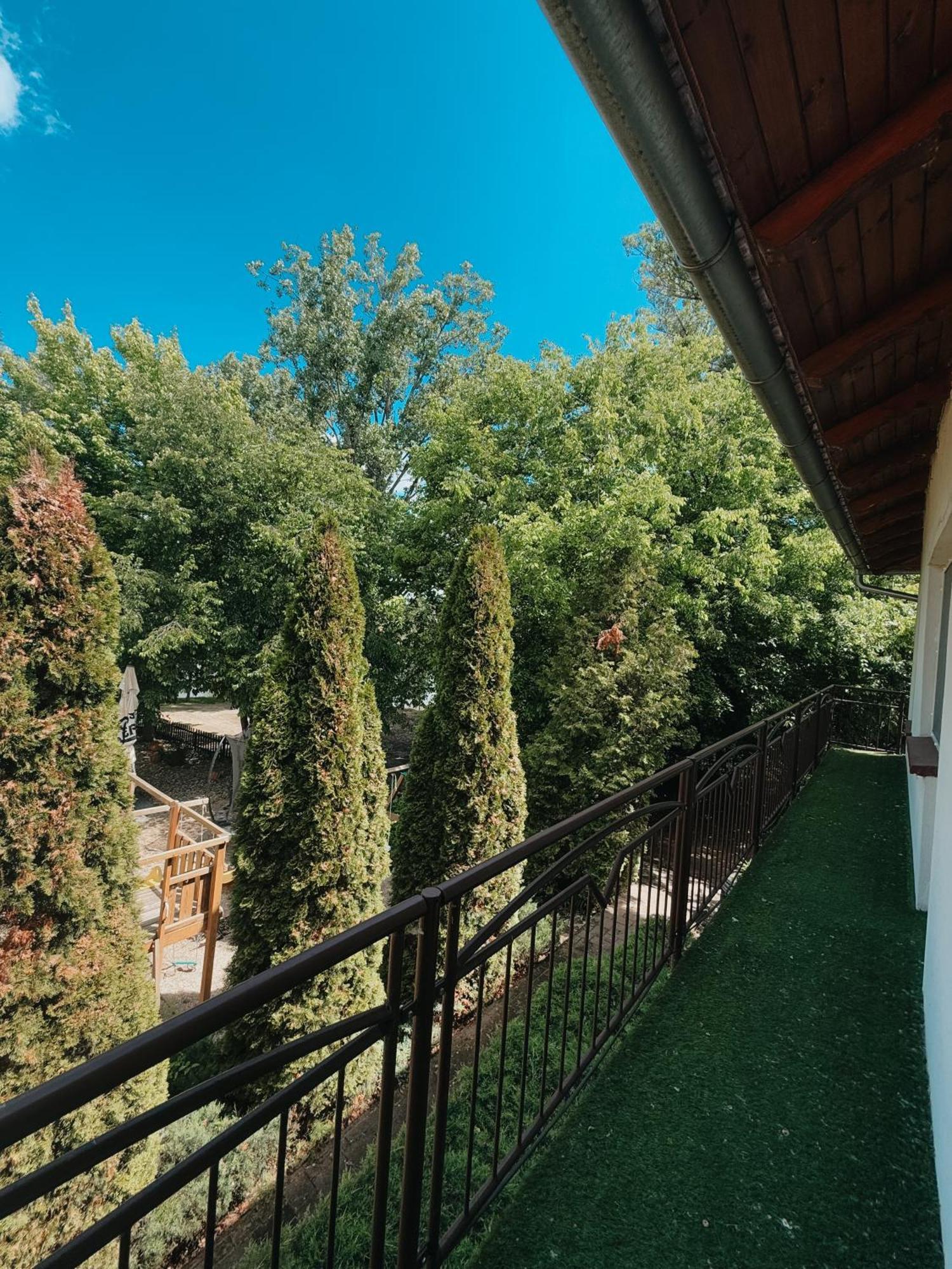 Sobri Halászcsárda és Panzió Baja Exterior foto