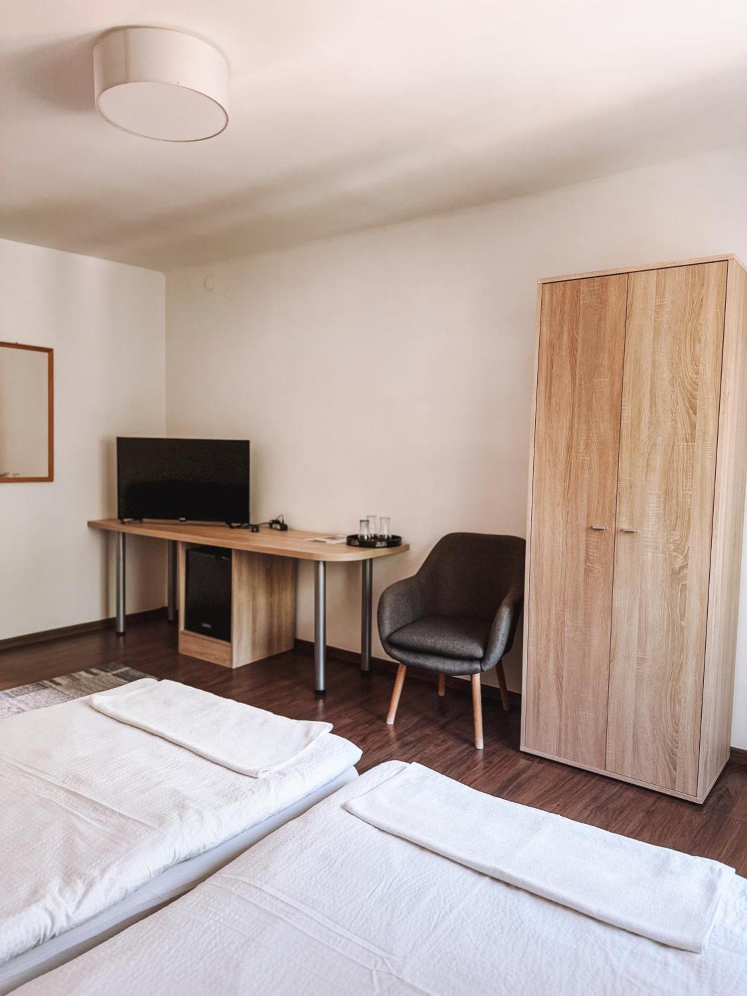 Sobri Halászcsárda és Panzió Baja Exterior foto