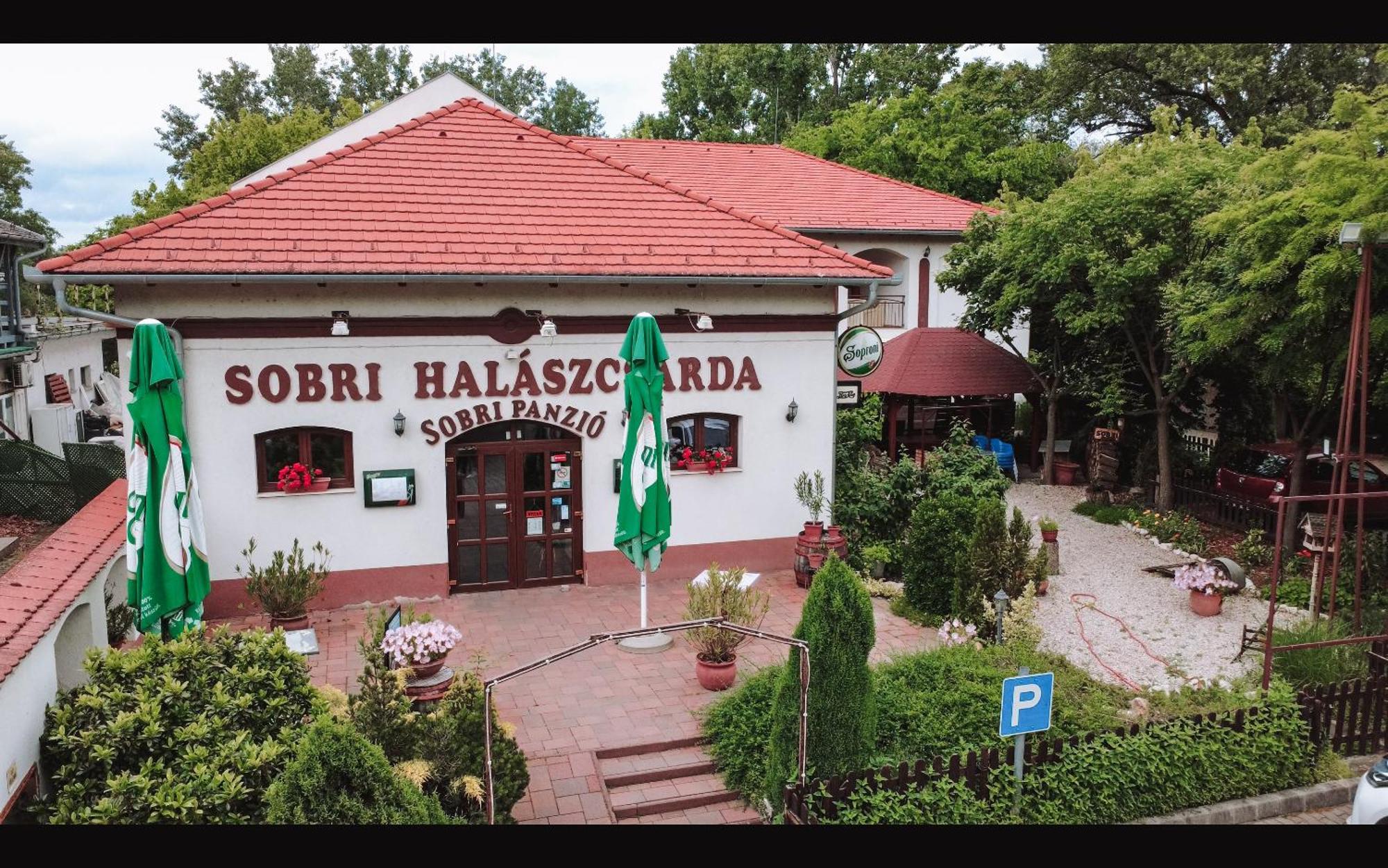 Sobri Halászcsárda és Panzió Baja Exterior foto